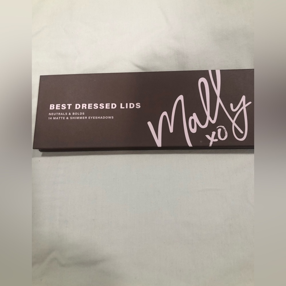 New* Mally Xo eyeshadow palette Best Dressed - Picture 7 of 8